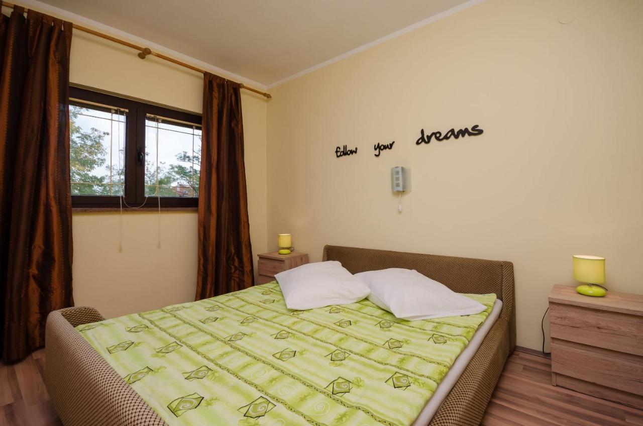 Apartments Helena Lopar Exterior foto