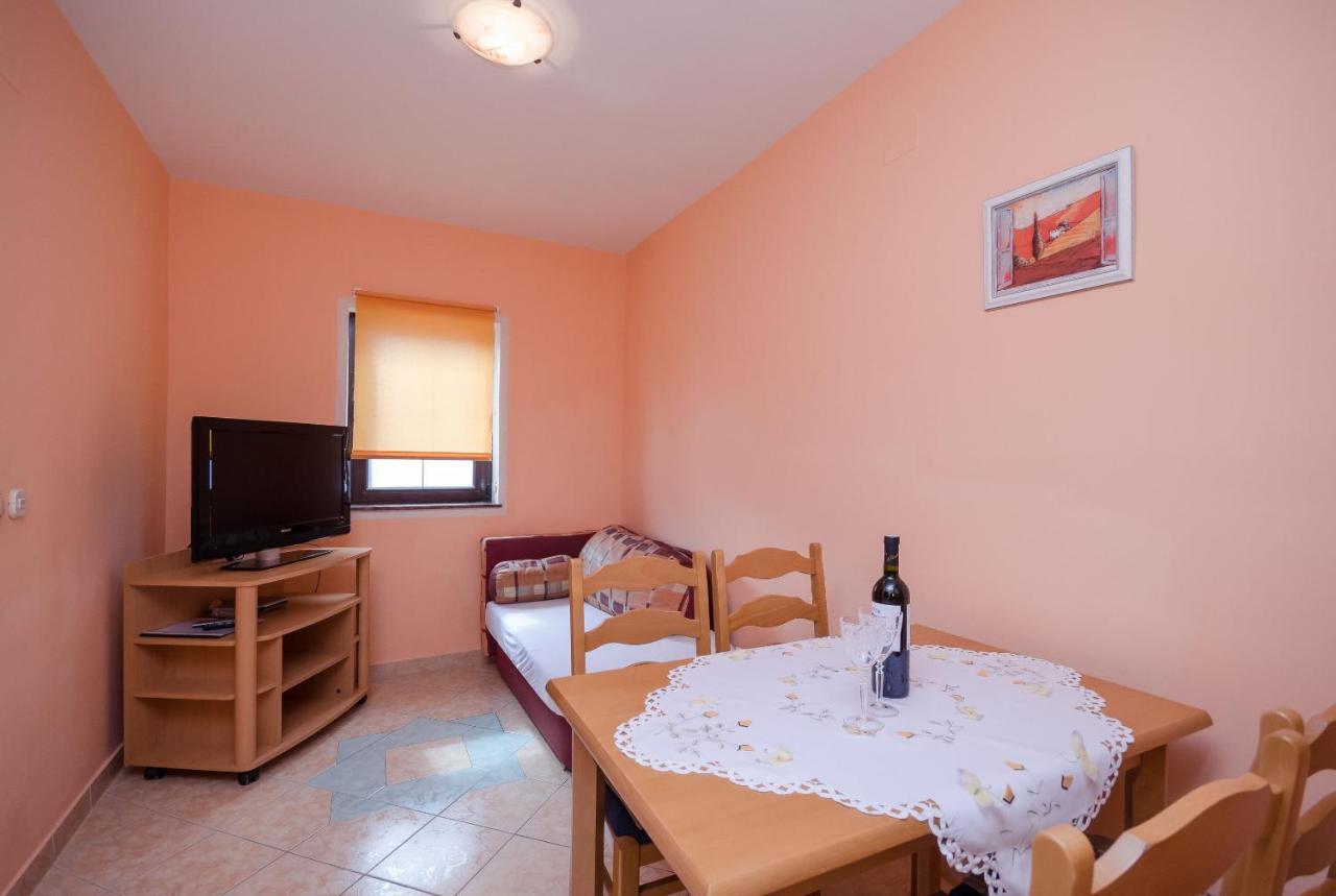 Apartments Helena Lopar Exterior foto