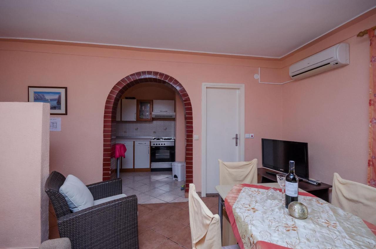 Apartments Helena Lopar Exterior foto