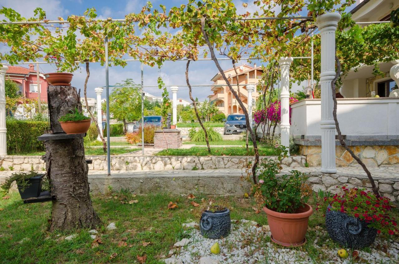 Apartments Helena Lopar Exterior foto