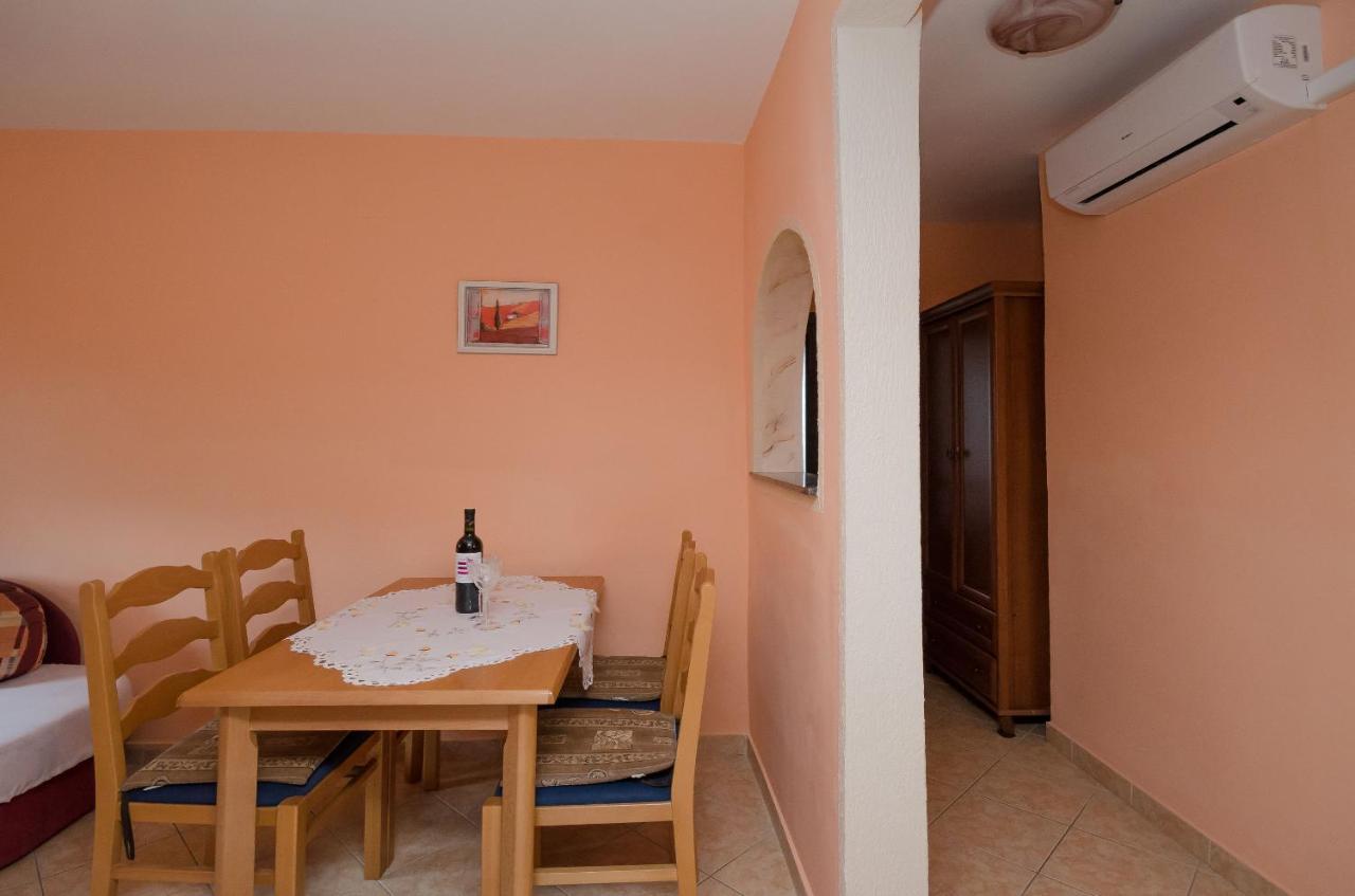 Apartments Helena Lopar Exterior foto